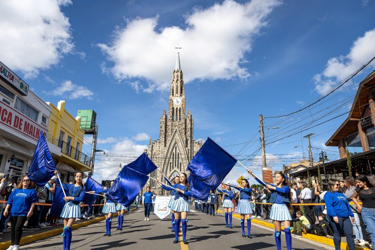 FOTOS: Gramado e Canela celebram a Independência com Desfiles Cívicos